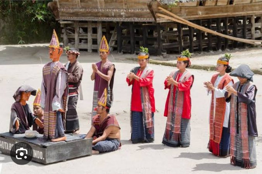 Menelusuri Desa Adat Batak Toba dan Tradisi Harian Warga
